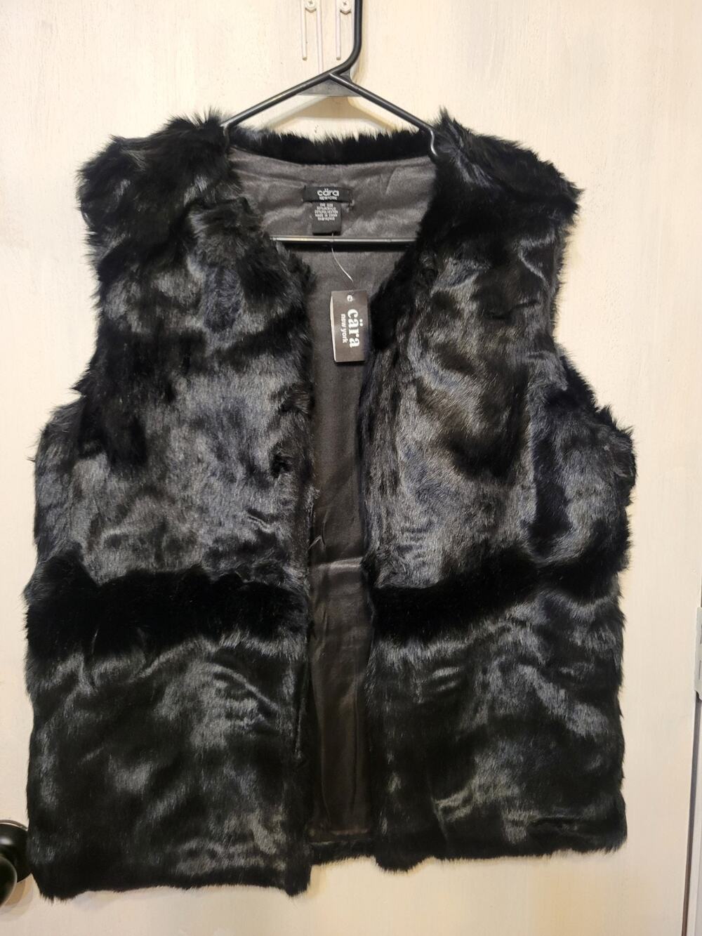Cara New York Black Faux Rabbit Fur Vest One Size Sleeveless Satin Lined